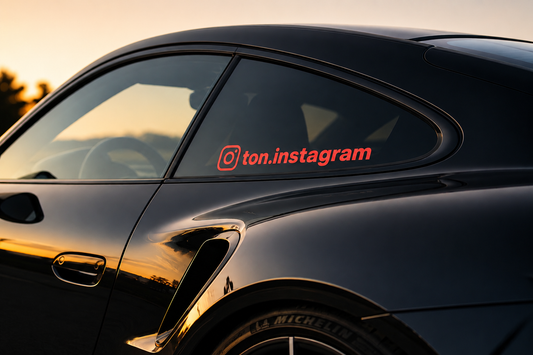 Sticker Instagram personnalisé rouge en vinyle premium.