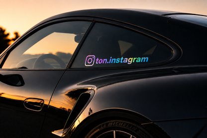 Sticker Instagram personnalisé holographique en vinyle premium.