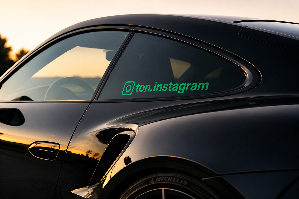 Sticker Instagram personnalisé vert brillant en vinyle premium.