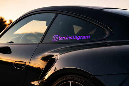 Sticker Instagram personnalisé violet en vinyle premium.