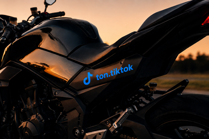 Sticker TikTok personnalisé bleu en vinyle premium.