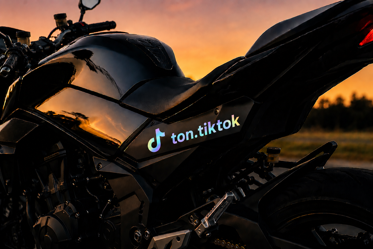 Sticker TikTok personnalisé holographique en vinyle premium.