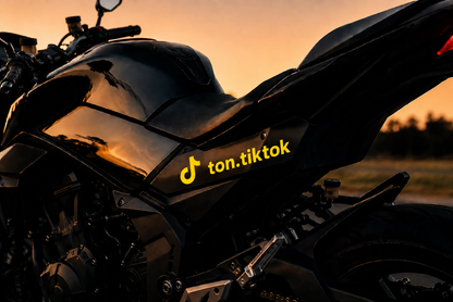 Sticker TikTok personnalisé jaune en vinyle premium.